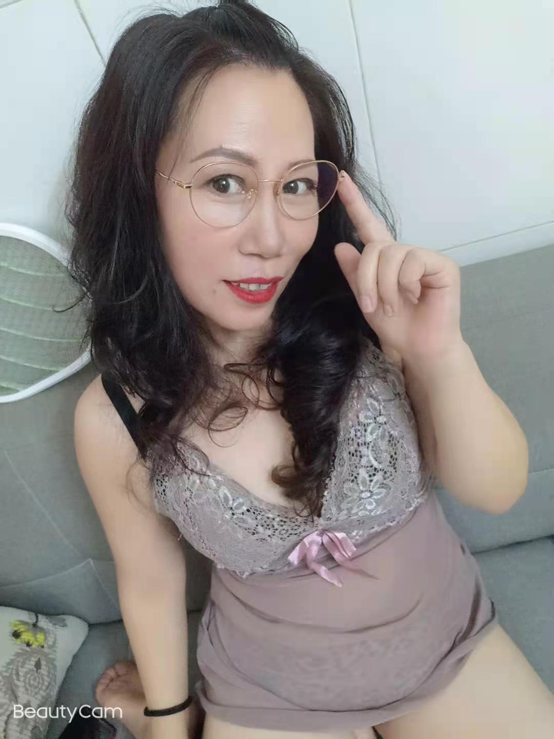 布吉熟女，喜欢熟女的可以看看